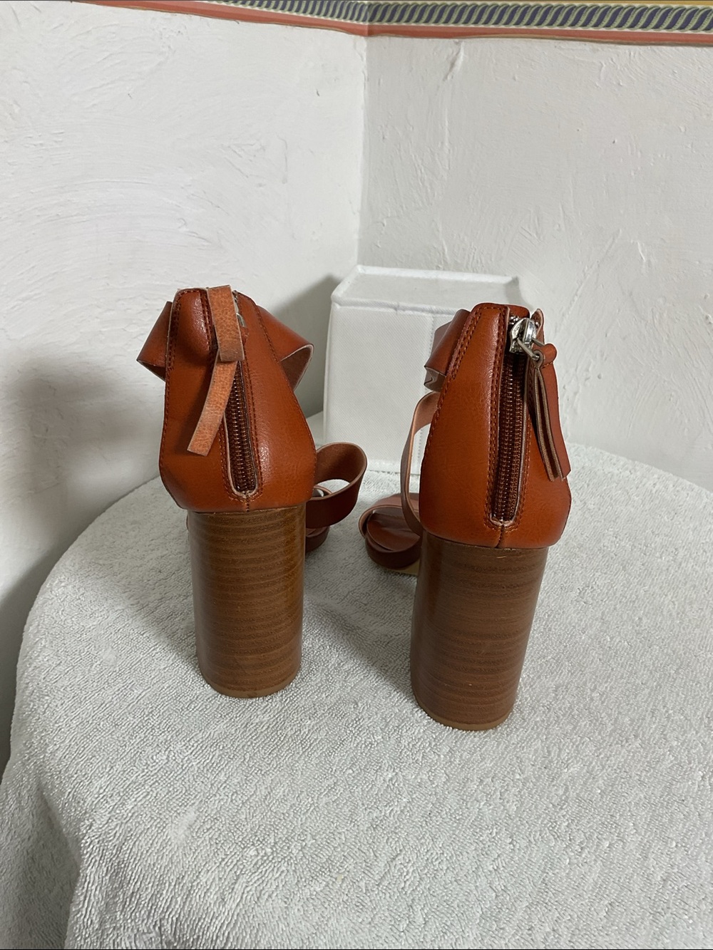 Madden Girl Clyde Cognac Tan Strappy Stacked Block Heel Sandals Size 9.5M - Picture 4 of 12